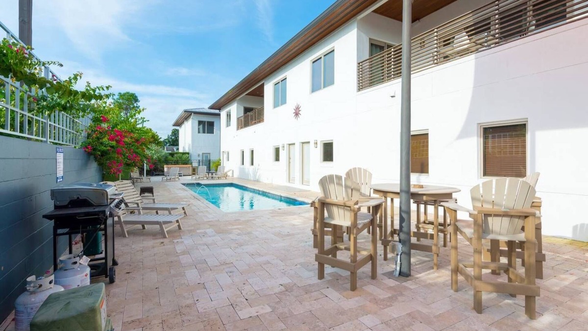 Winter Park Apartment | Just 3 Blocks to Park Ave Shops/Restaurants, 2 From The Winter Park Village!