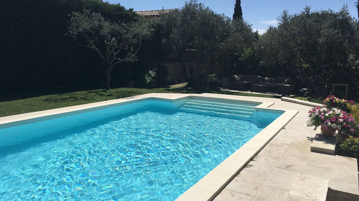 Chateaurenard Villa | Just 6 kms from St Rémy de Provence, charming Provencal villa for 6 Pers