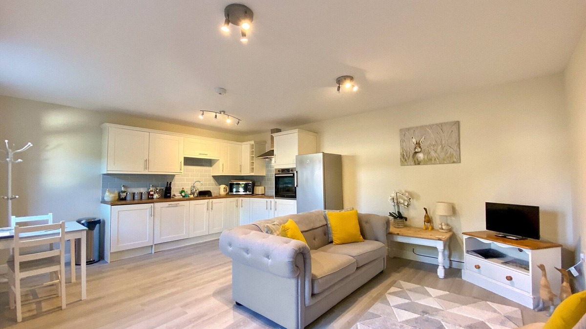 Westbury Cottage | Just 9 miles to Longleat, this beautiful property sleeps up to two guests.