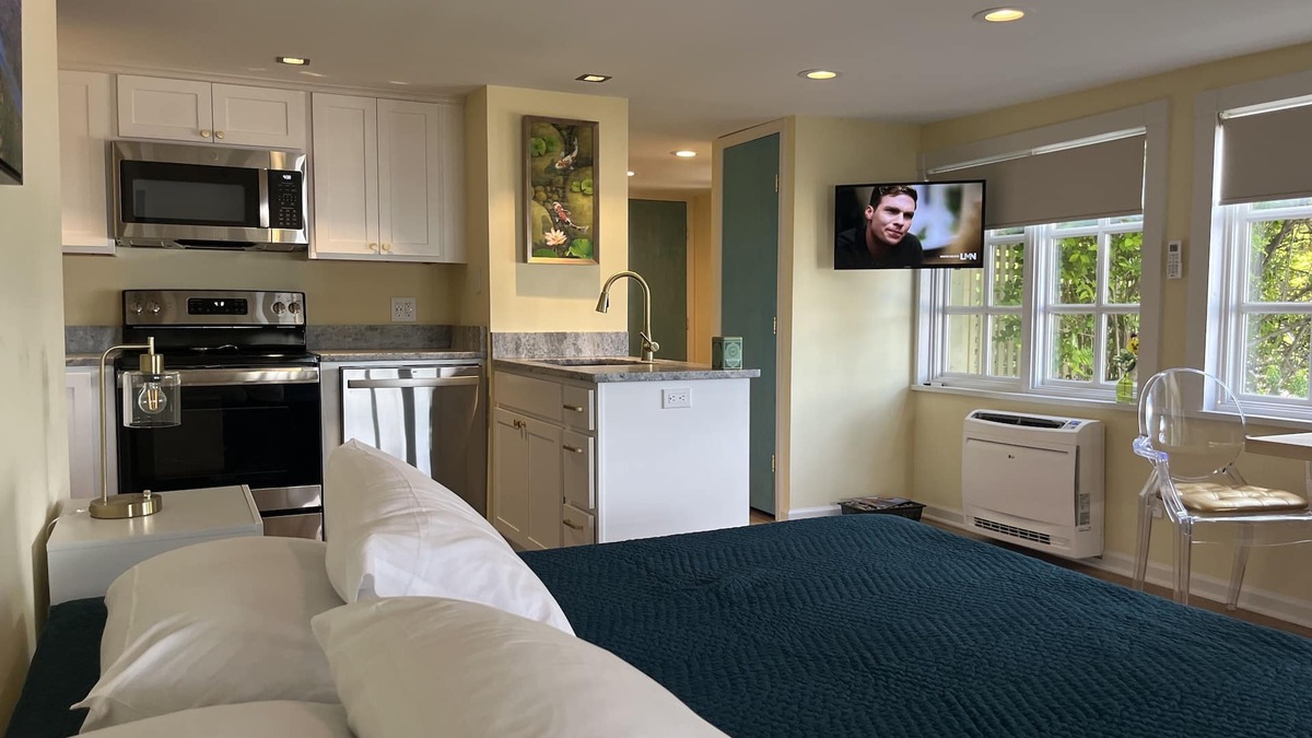 Hammondsport Resort | JUST BUILT Romantic Getaway on the Shores of Keuka Lake!