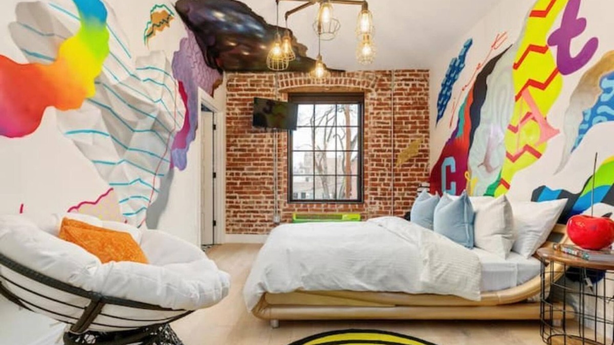 Golden Triangle Apartment | Just Create It Art Suite 205