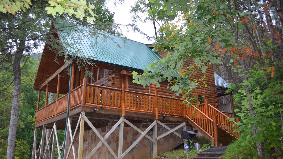Gatlinburg Cabin | JUST ENUFF Cabin - 5 Star Beautiful View in Gatlinburg has everything you need!