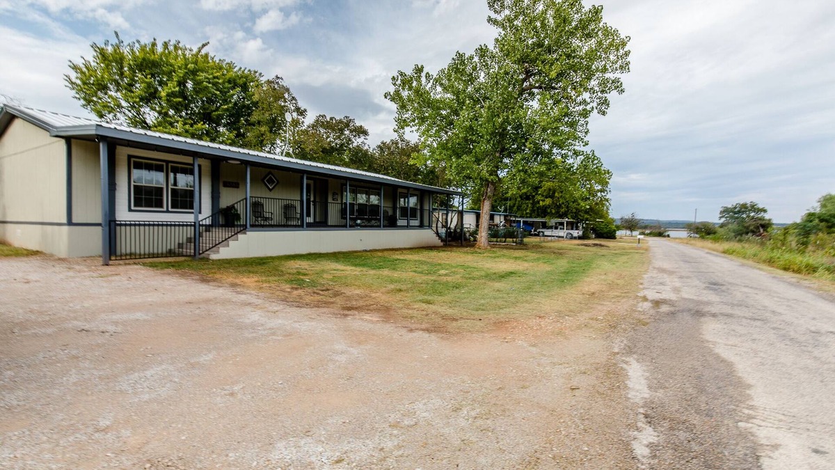 Graford House | JUST IMAGINE ROCKER B 10 MIN WATER ACCESS 1 BLOCK hot tub family styled fire pit