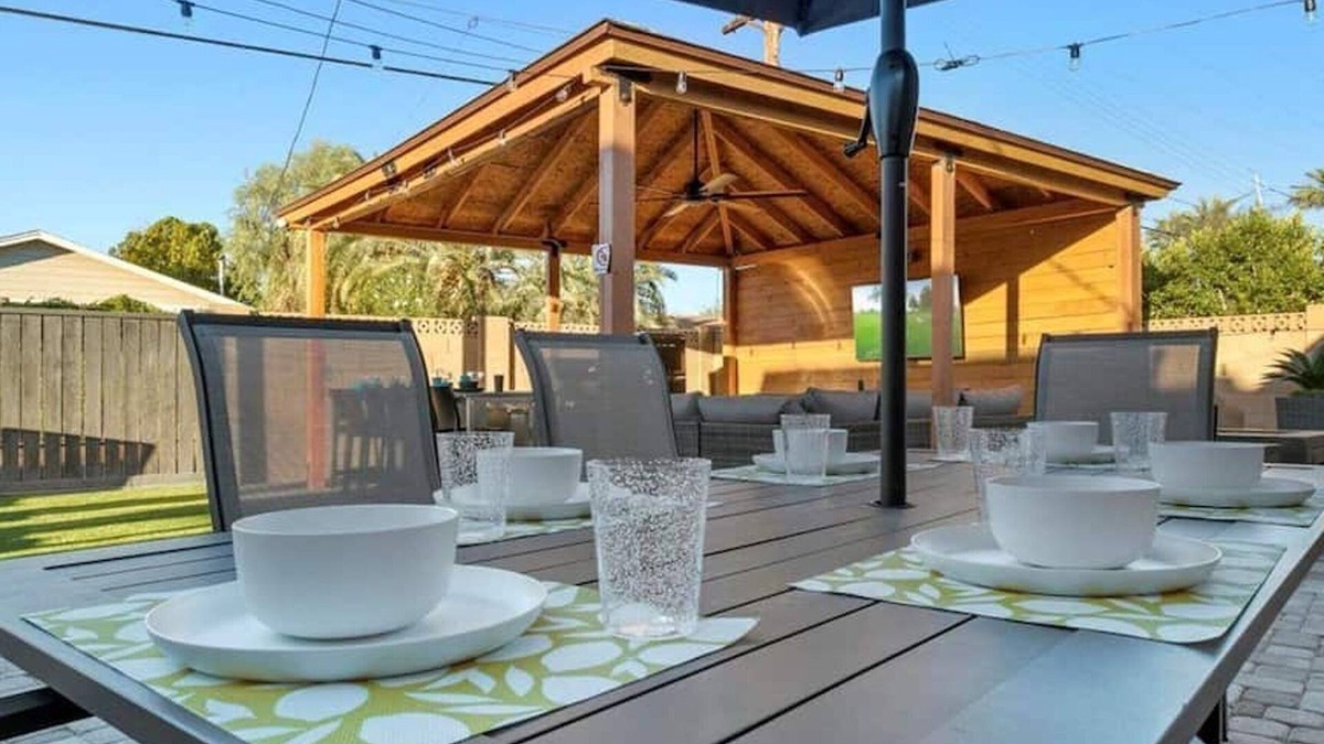 Scottsdale Highlands House | Just Listed! Old Town Paradise w/HTD* Pool & Spa!