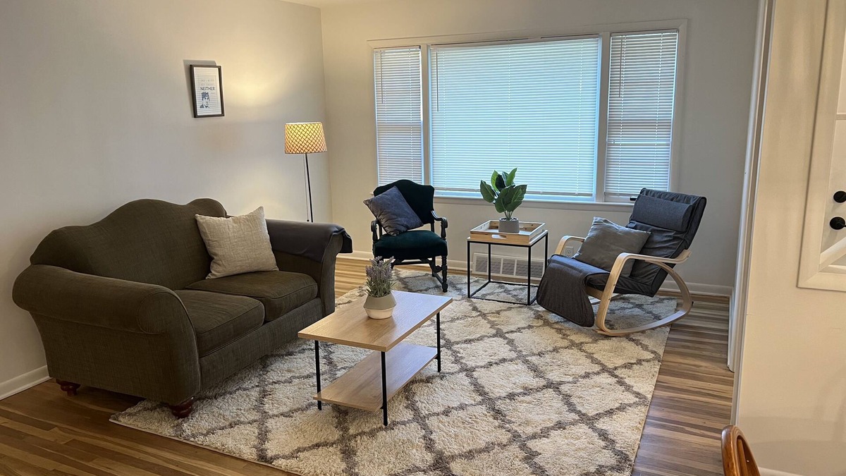 Benson House | Just minutes from airport and downtown! Perfect for CWS or zoo visits.
