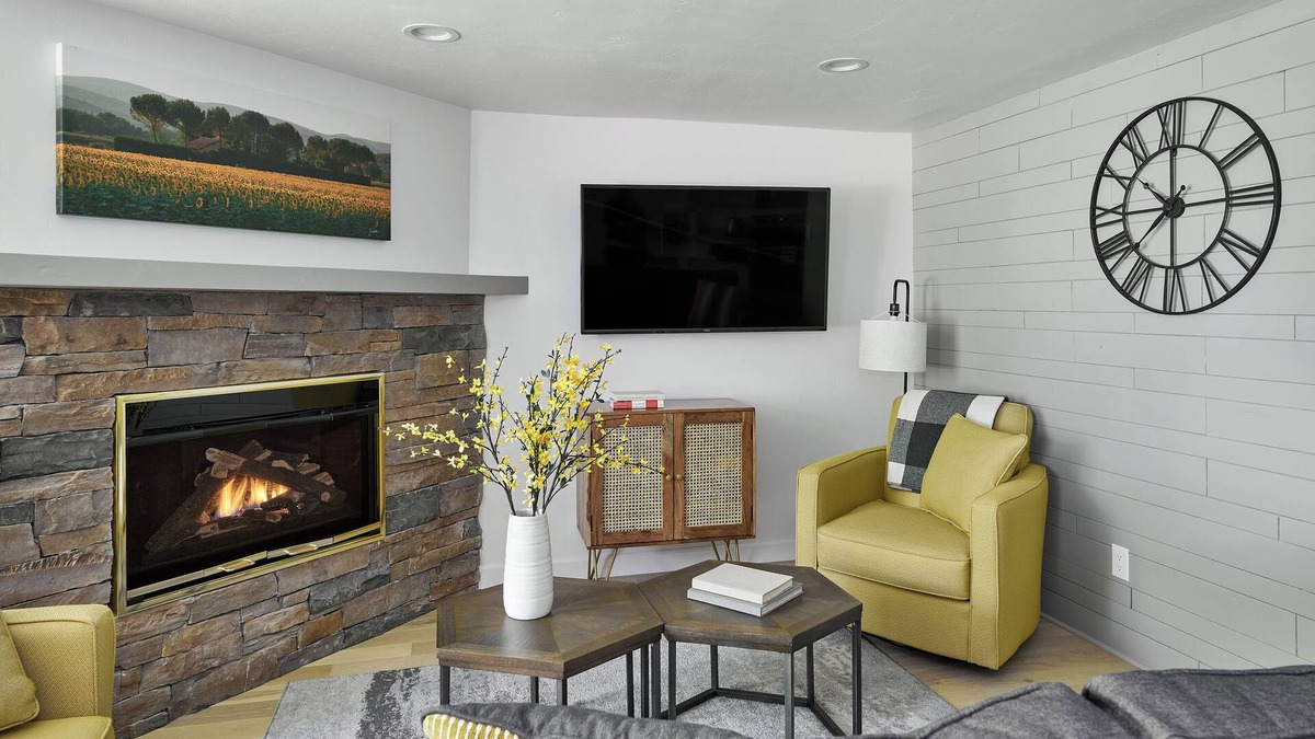 Snowmass Village Condo | Just off Fanny Hill - Completely renovated