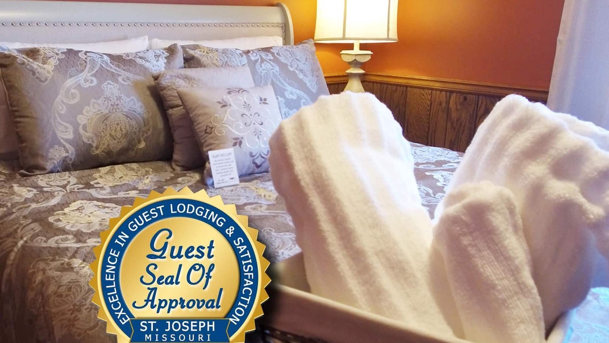 St. Joseph House | Just Perfect! Clean & Comfy Two-Bedroom Home!