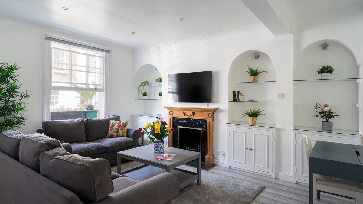 Brompton & Hans Town House | JUST RENOVATED - SUPER CHELSEA 2 BEDROOM TOWNHOUSE WITH GARDEN. IN QUIET STREET