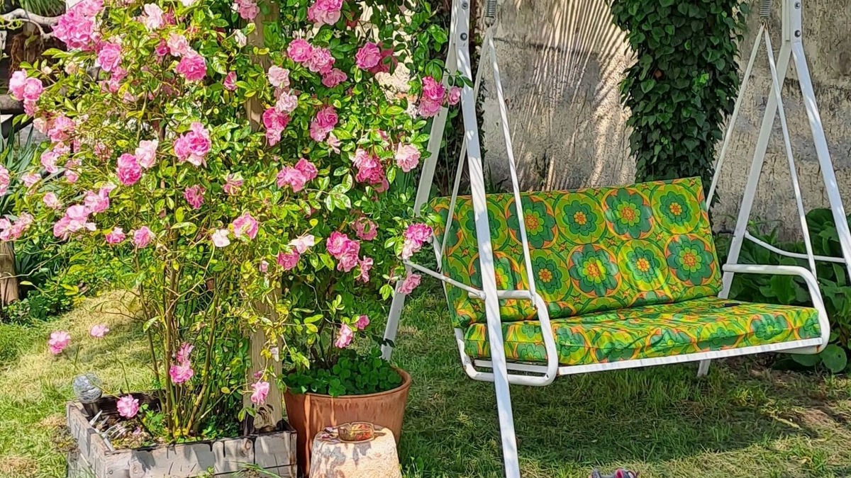 Azzano Villa | Just steps from the lake, a charming house with great character