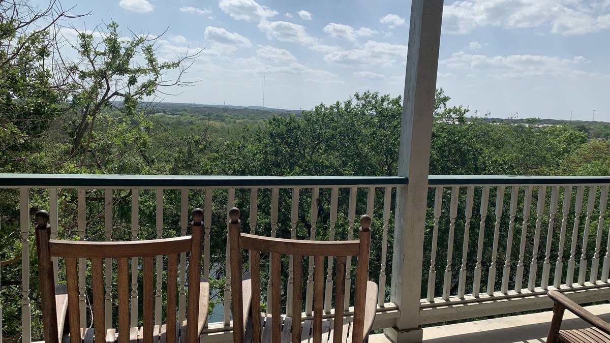 Gruene Condo | Just steps to everything Gruene!