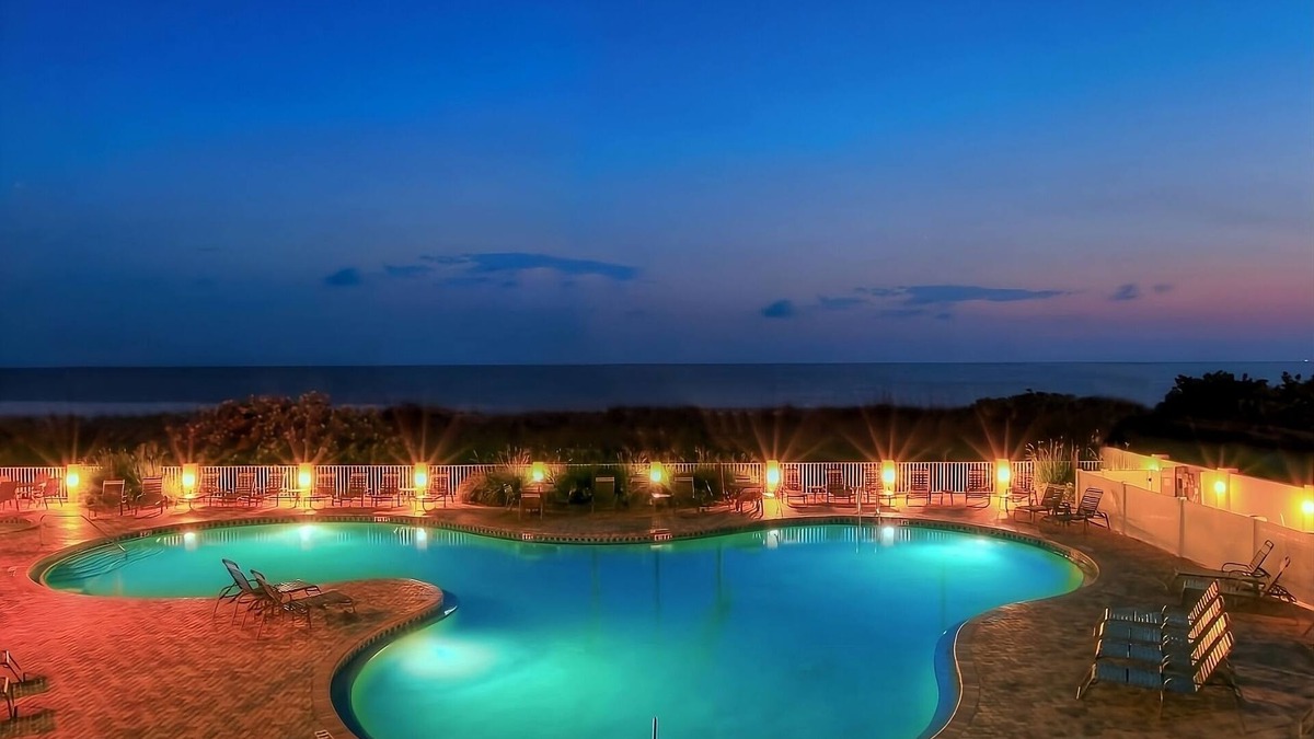 Treasure Island Hotel | Just What You Were Looking For! 4 Serene Units, Free Parking, Onsite Pool