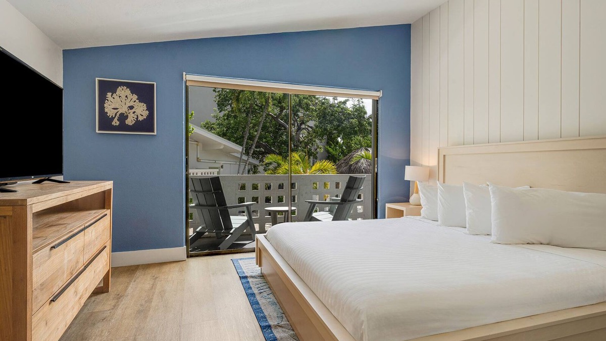 Islamorada Hotel | Just What You Were Looking For! Free Breakfast, Onsite Pool, Free Parking