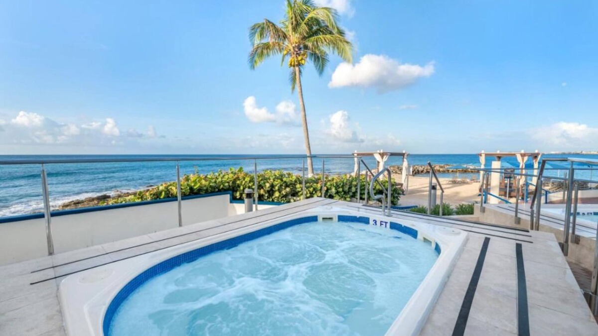 Pelican Key Hotel | Just What You Were Looking For! Onsite Pool, Free Parking, Beach Front