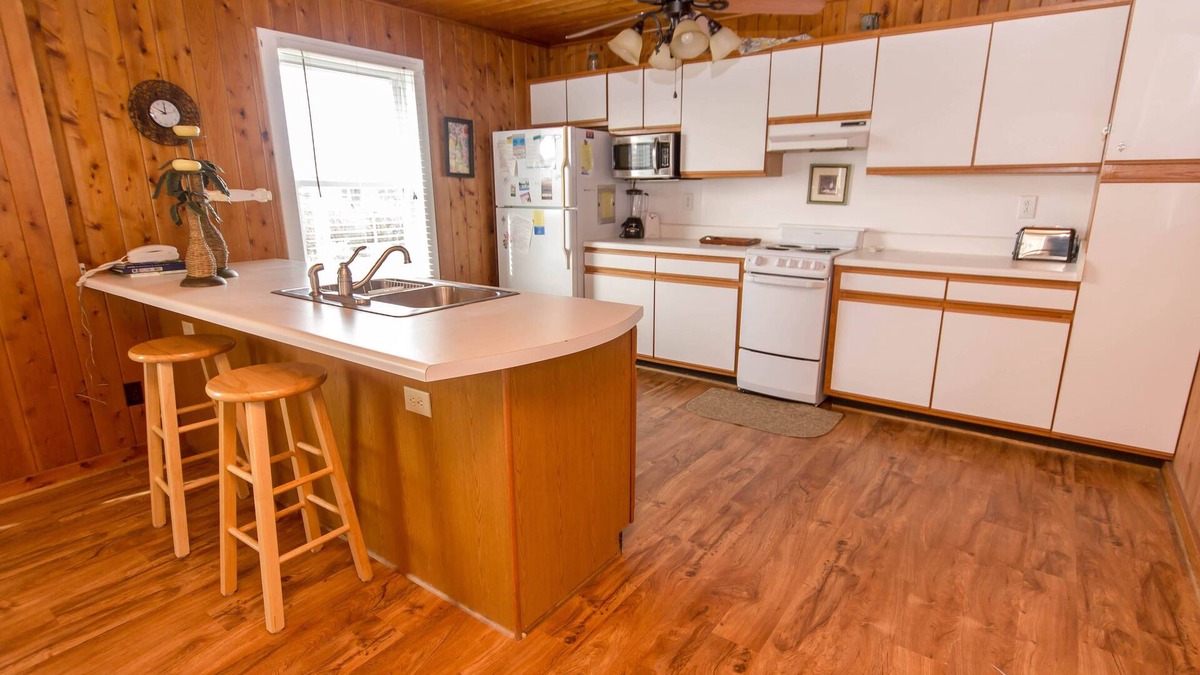 Sea Retreat House | K1700 Atlantic Vu. Community Pool, Ocean View, Pets Ok, WiFi, Close to Beach!