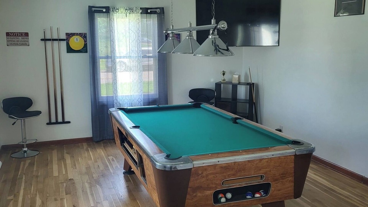 Southwest Area House | Kadia’s Place-The One With The Pool Table & TVs