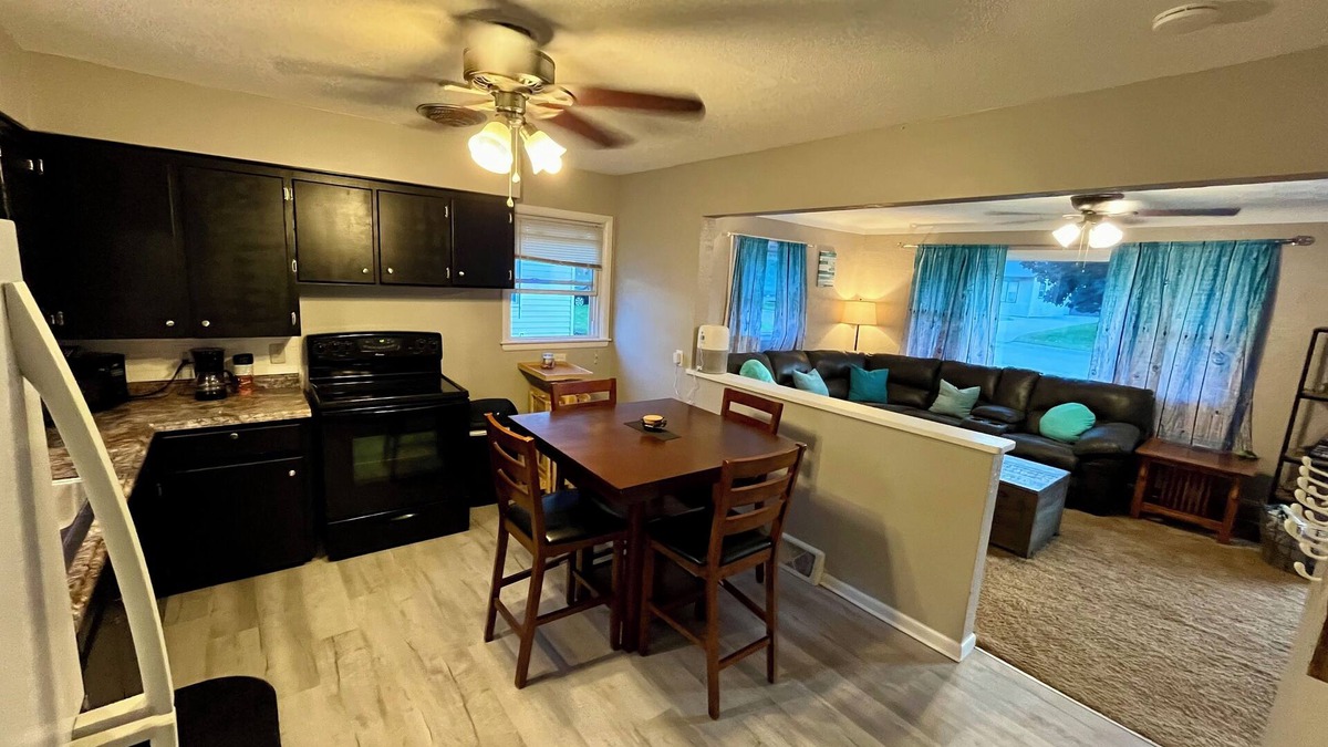 Cedar Rapids - Iowa City House | Kadia’s Place-The One Near 380 & Everything Else