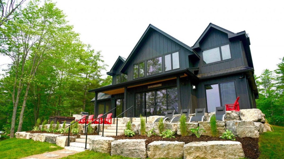 Gravenhurst Cottage | Kahshe Beach House, Kahshe Lake
