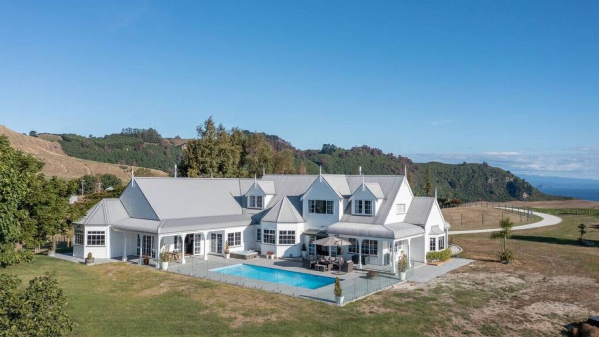 Acacia Bay House | Kaiapo Lodge - Hot Spa and amazing Views
