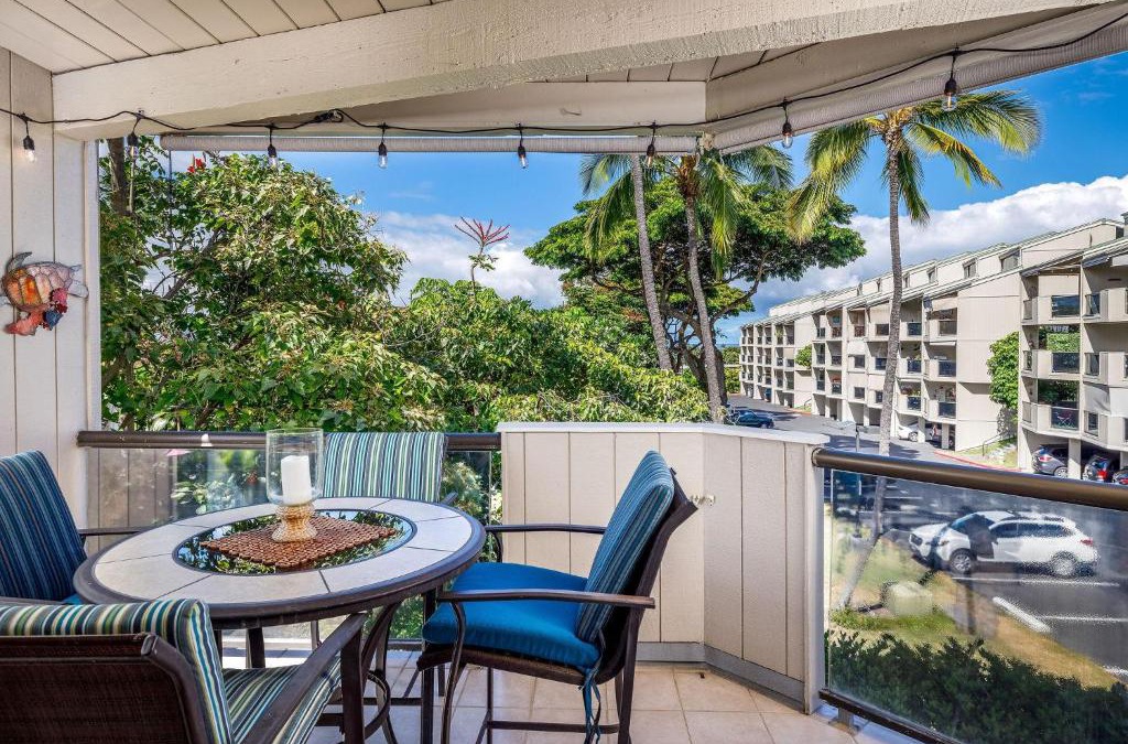 Historic Kailua Village House | Kailua Bay Resort 4-206 Corner Oceanview Downtown Unit