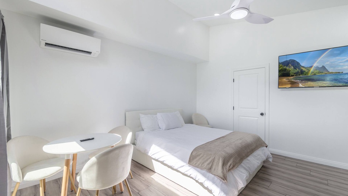 Keolu Hills Apartment | Kailua Beachside Studio - Fast WiFi, A/C, Parking