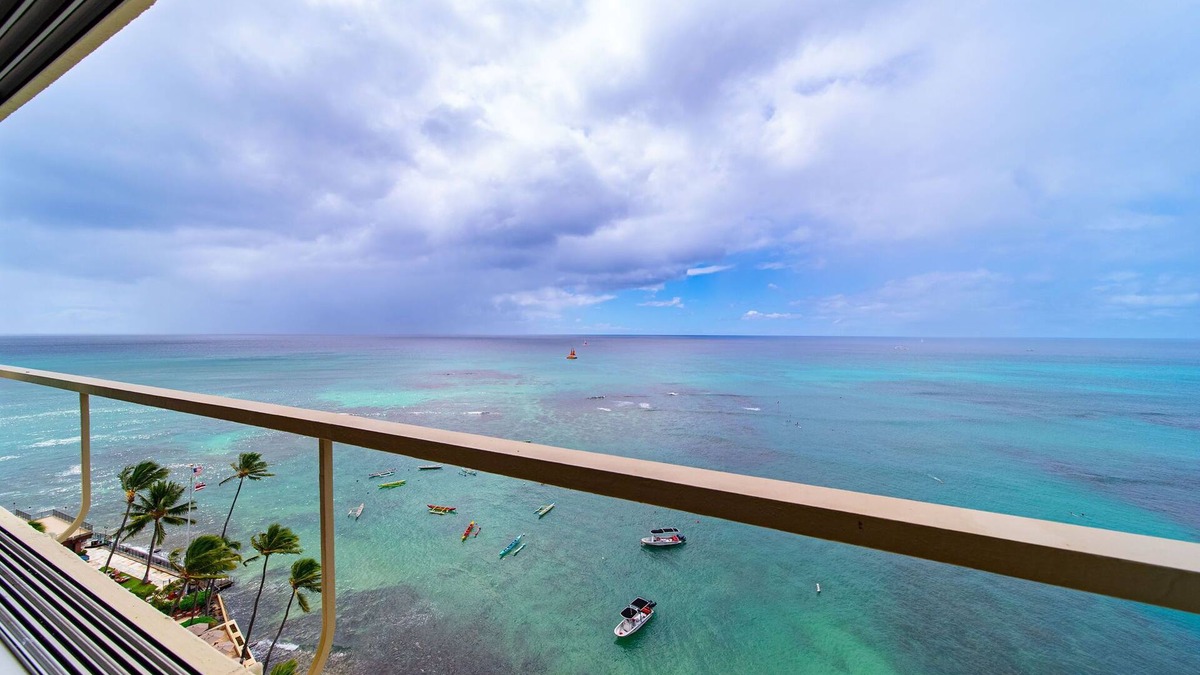 Diamond Head - Kapahulu - St. Louis Condo | Kaimana Breeze by Gather: Luxe Oceanfront Condo w/Beach & Fireworks Views