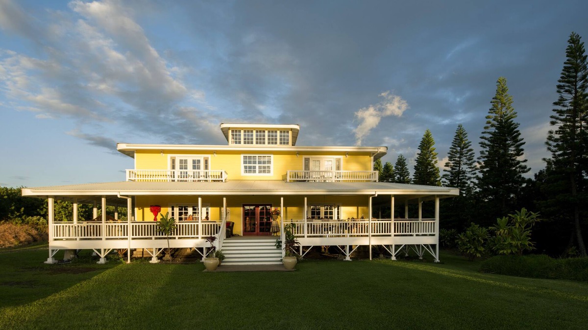 Naalehu Hotel | Kalaekilohana Inn & Retreat - #1 Rated Hawaii Island Hotel - Dinner Nightly