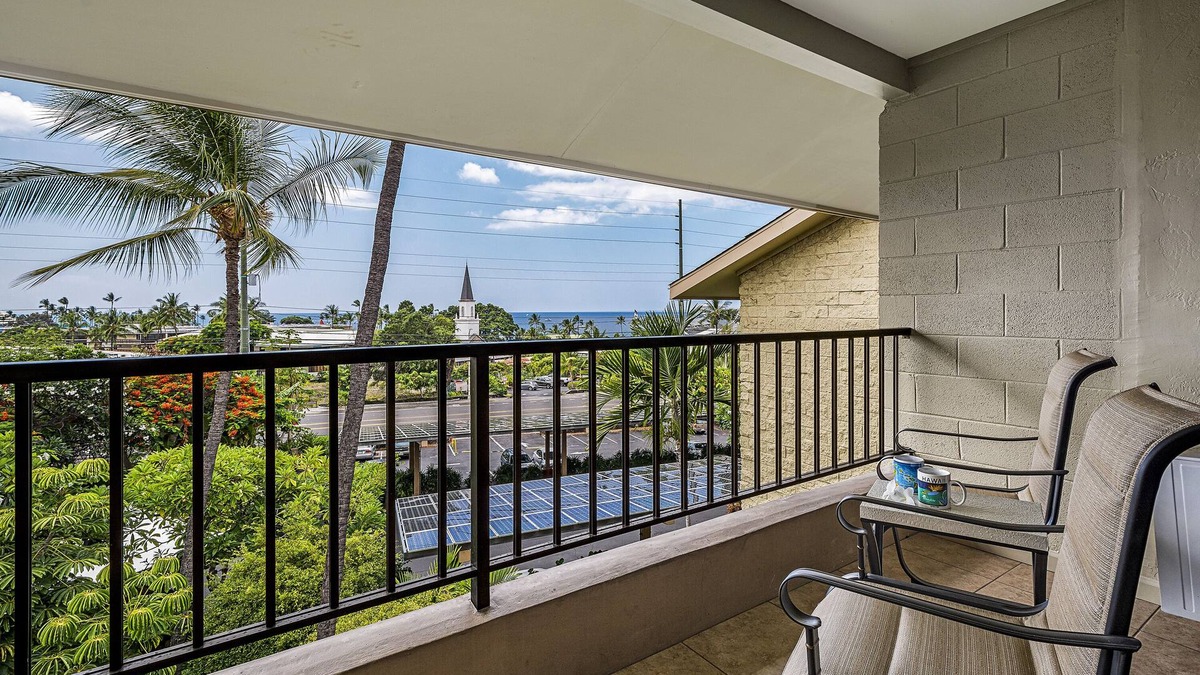 Historic Kailua Village Condo | Kalanikai 306: Cozy Oceanview Unit w/AC & Shared Pool in the heart of Kona Town