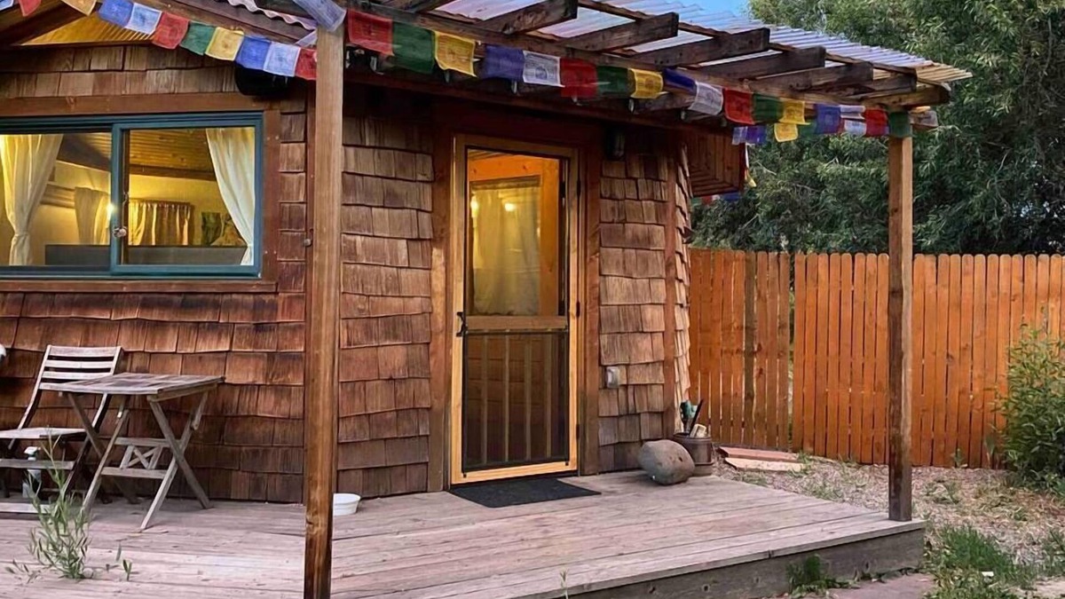 Paonia House | Kale's Cottage - King, Private, Romantic, Birders' Paradise