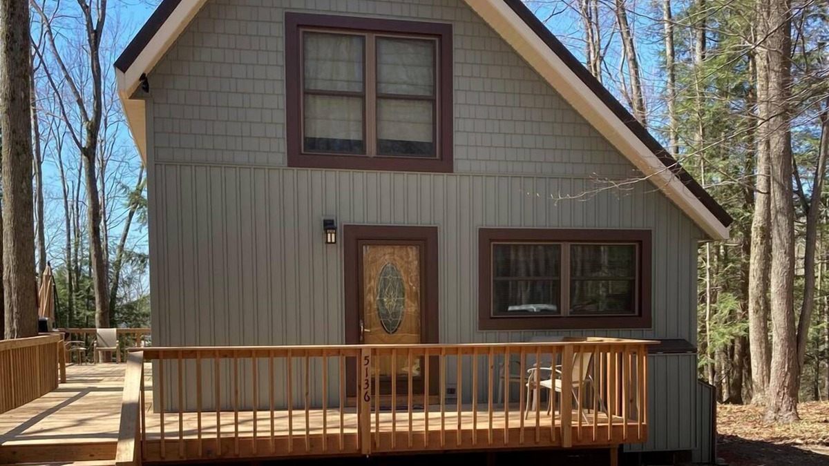 Kalkaska Cottage | Kalkaska Getaway: Autumn Adventures Begin Here – Hike, Ride & Relax