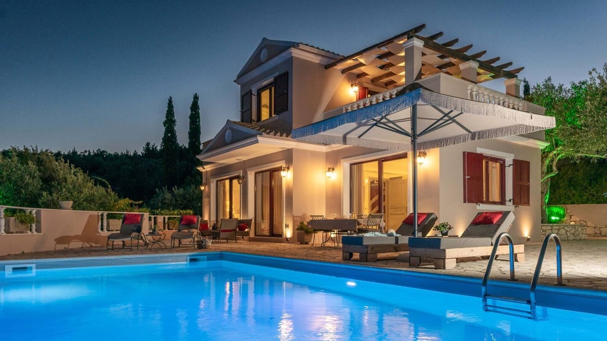 Gaios Villa | Kalliope Villa - Classic with a splash of glam