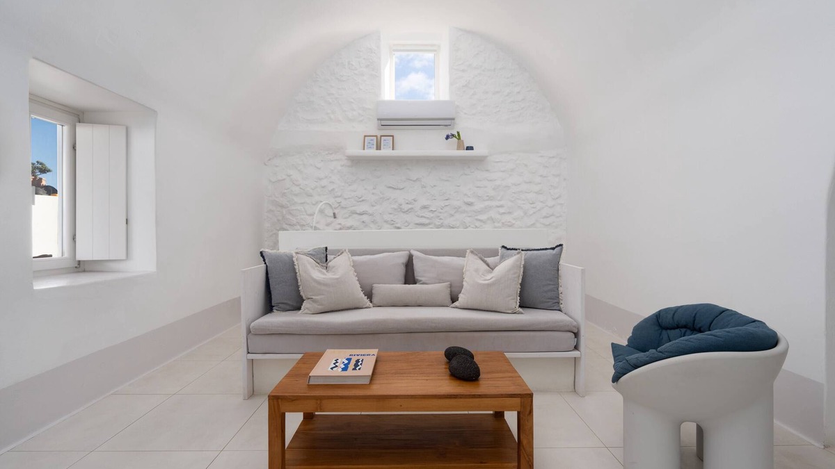 Oia Apartment | Kalyva House in center of Oia