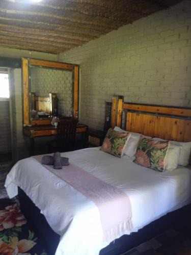 Vryburg Cabin | Kameelboom Lodge