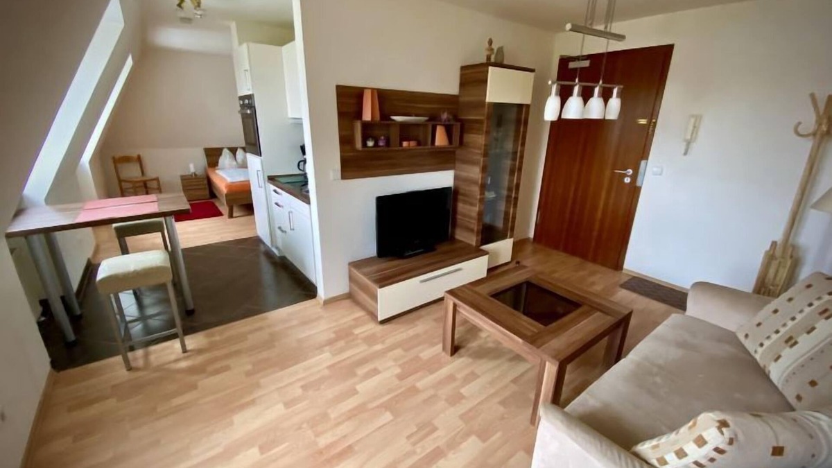 Laubegast Apartment | Kamelienweg by Interhome