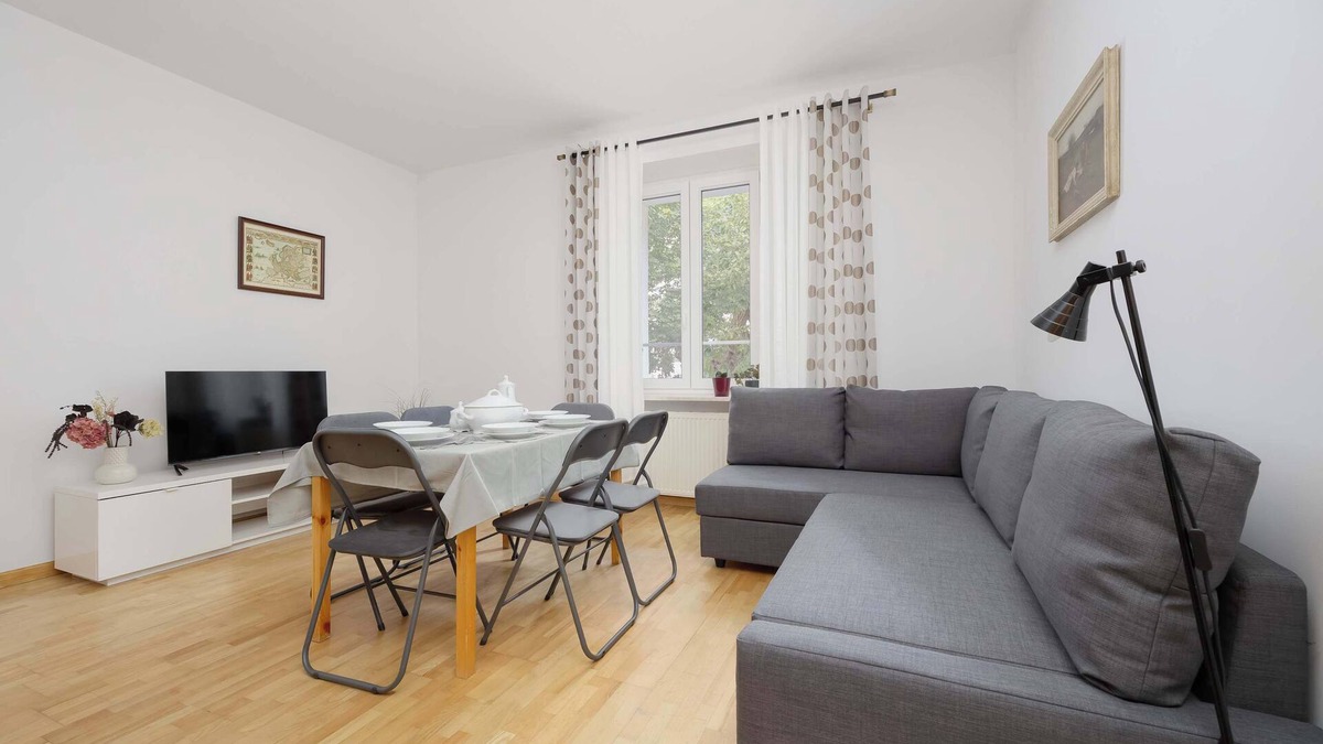 Praga Poludnie Apartment | Kamionkowska 7 | Warszawa | Family Apartment | Desk | Bathtub