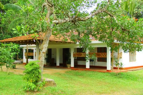 Gomagoda Hotel | Kandy Little White House
