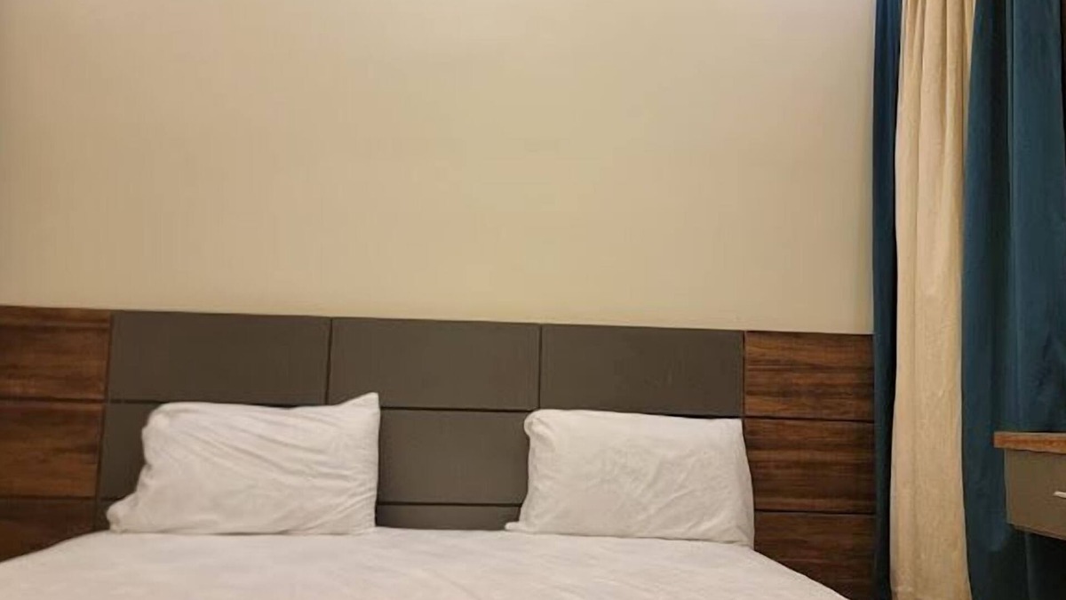 Gulshan-e-Iqbal Hotel | Karachi Travelodge Guest House
