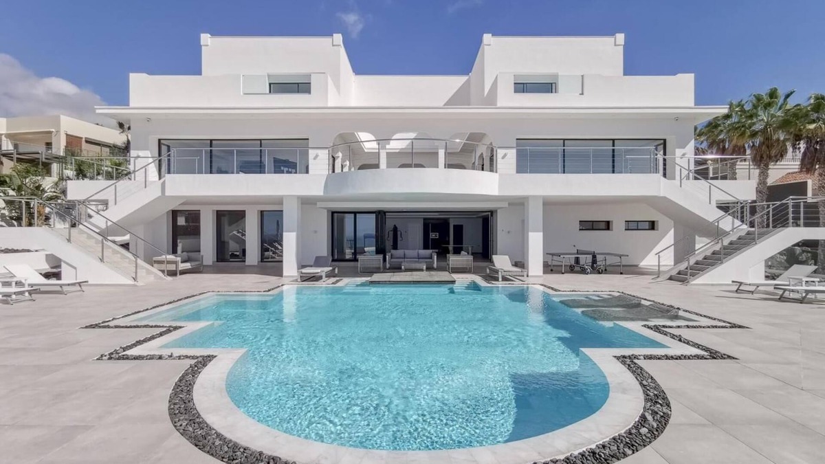 San Eugenio Villa | Karat Villa Presidencial