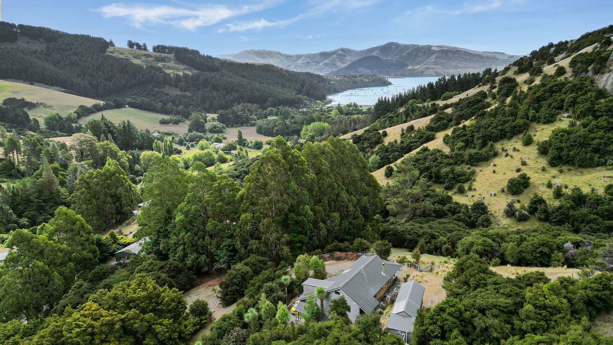 Christchurch District House | Karearea Cottage - Rural Retreat Purau