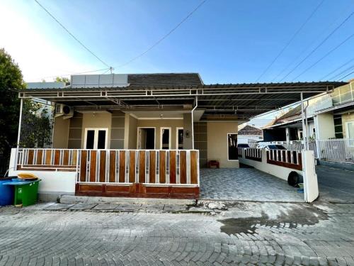Yogyakarta House | Karenra Guest House di Pusat Kota, Dengan 3 Kamar