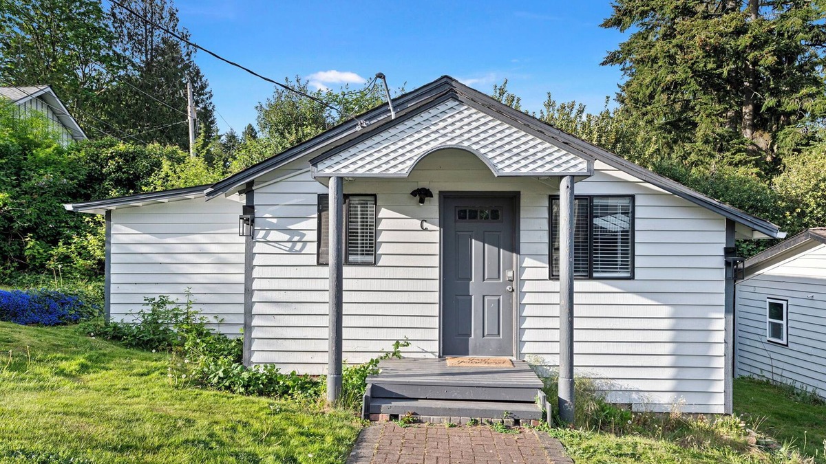 SeaTac Cottage | Karmen’s Lake Cottage C