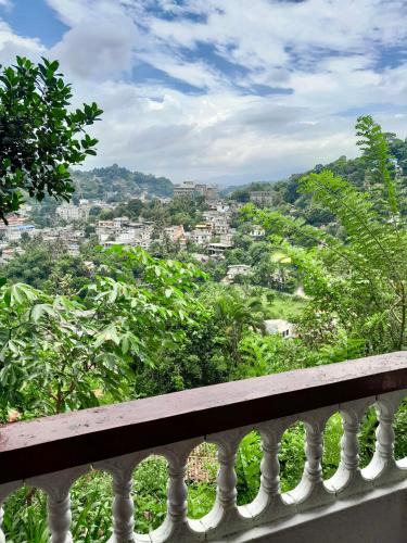 Kandy House | Karuna Kandy View Homestay