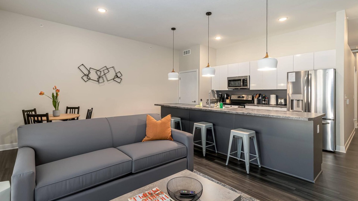 Downtown Des Moines Apartment | Kasa 2BD Walk to Sculpture Park Des Moines