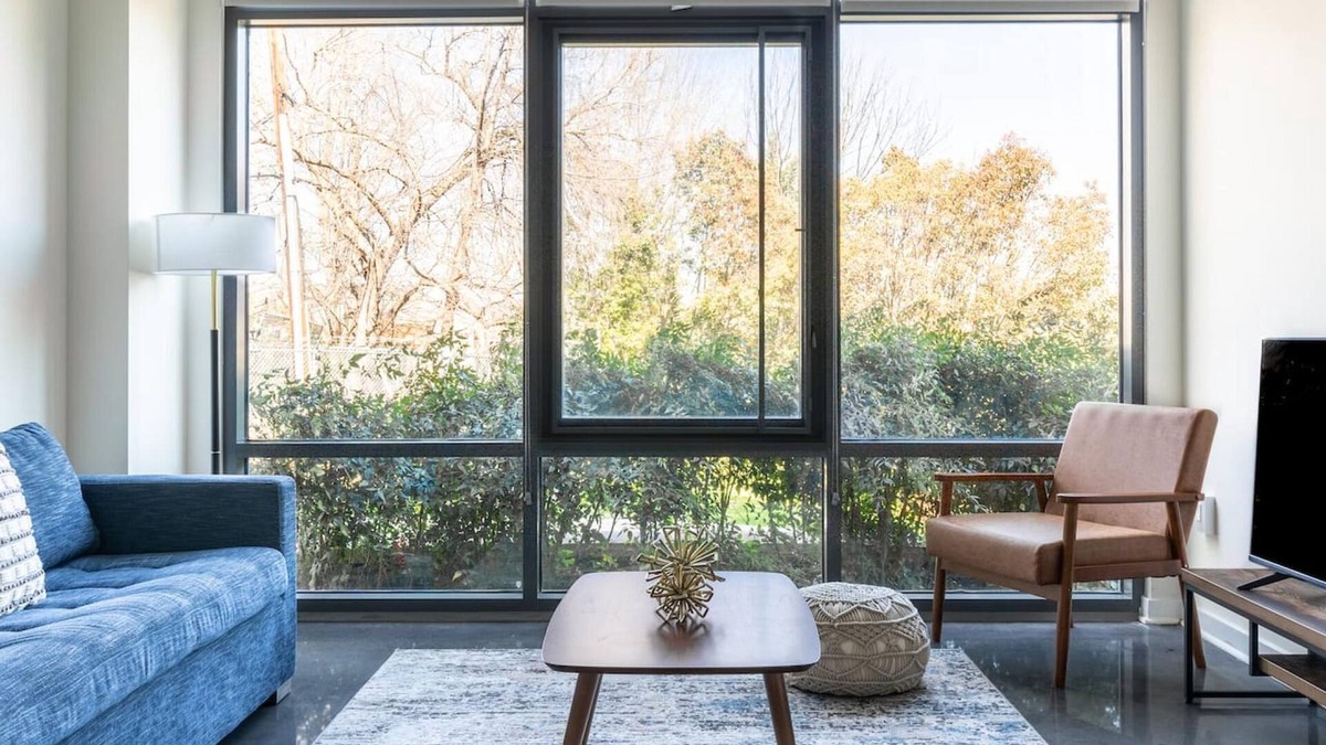 Del Ray Apartment | Kasa | Charming 2 BD + Fire Pit | Alexandria