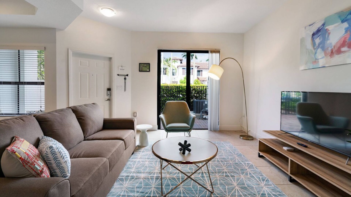 Davie Apartment | Kasa | Sunny Space Close to Shopping | Fort Lauderdale