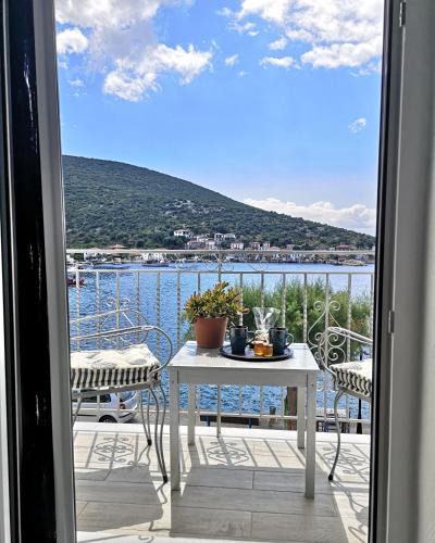Trikeri House | Kassi's seaside escape