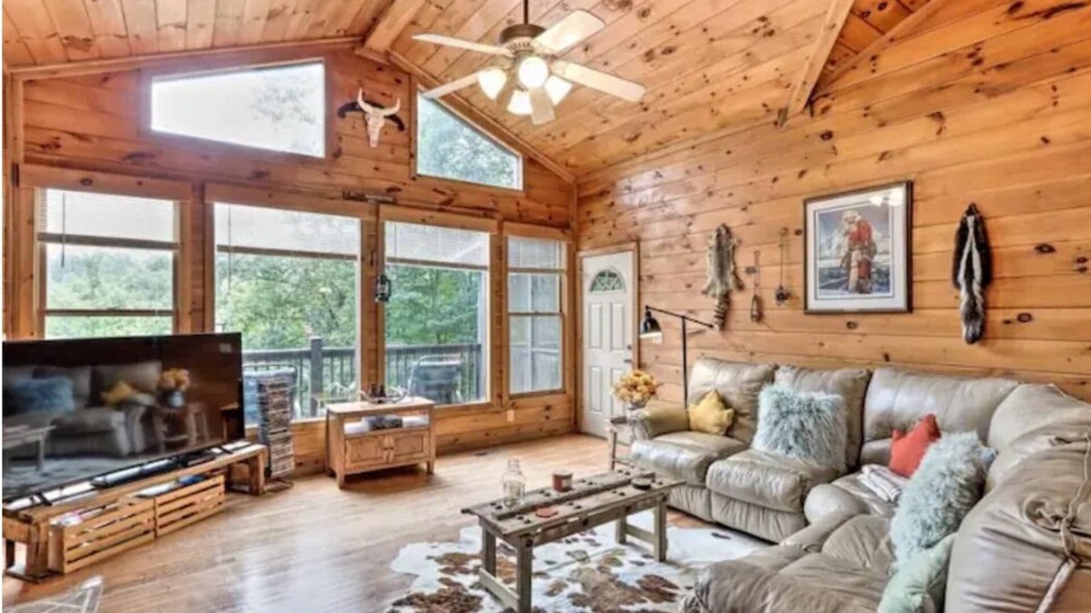 Foxfire Estates Cabin | Katahdin Cabin, tranquil n rustic with inside hot tub, close to town! Romantic!n
