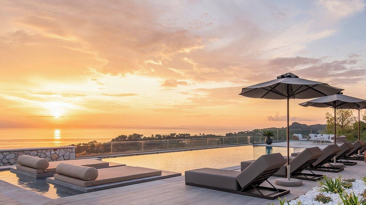 Vasilikos Villa | Katalania - Four Bedroom Villa, Sleeps 8