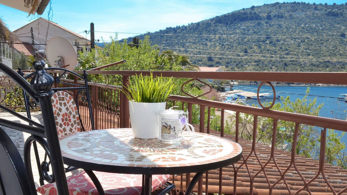 Podglavica Apartment | KATE & ANTE with 3 bedrooms, beachfront