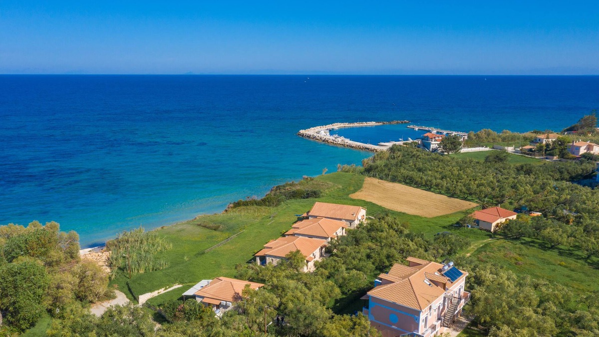 Psarou Apartment | Kavos Psarou Comfortable By The Sea, Sea View Studio