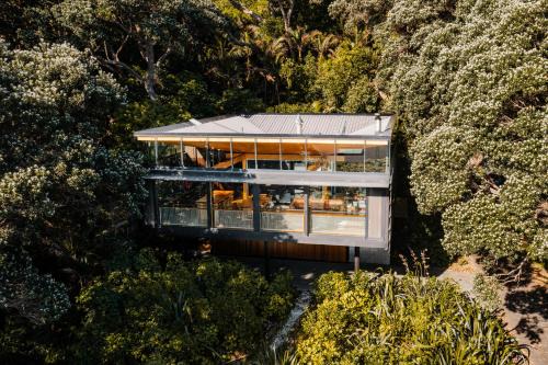 Piha House | Kawakawa House - Piha Holiday Home